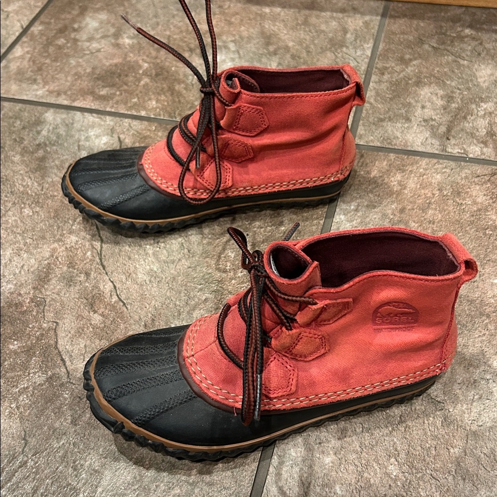 Sorel Boots - Picture 2 of 8